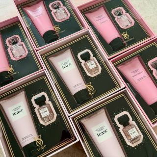 ‼️Dárkové sady - 990,- ‼️🎁 DÁRKOVÝ SET OBSAHUJE: Mini parfémovou vodu (7 ml) Jemné vonné mléko (100 ml) 👉 www.shopyshop.cz...